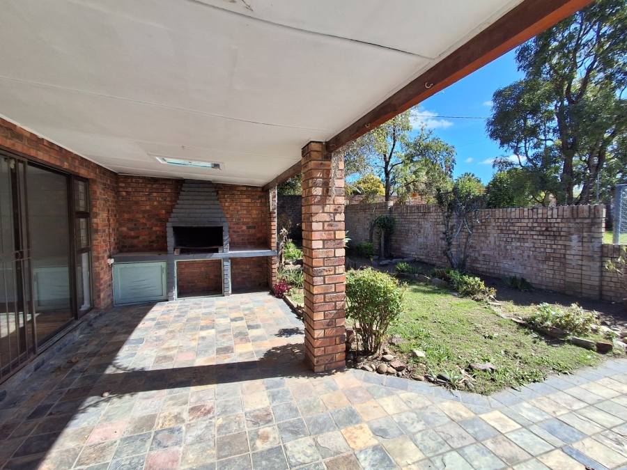 4 Bedroom Property for Sale in Nahoon Valley Park Eastern Cape